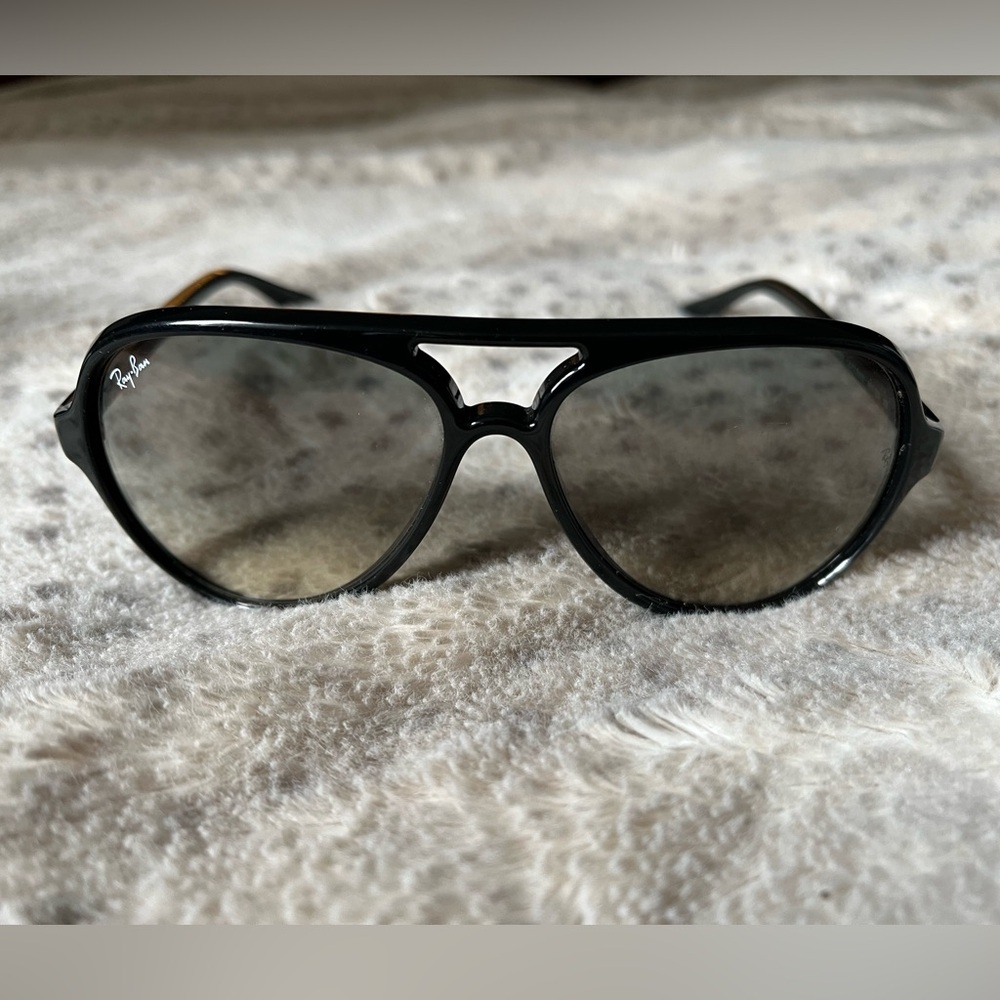 Ray-Ban Classic Black Aviators - Picture 4 of 5
